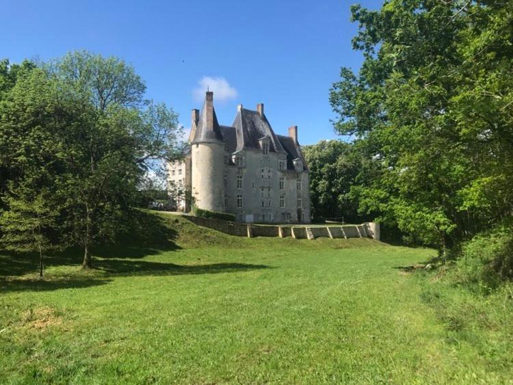 Chateau De La Lucaziere Mont-Saint-Jean  Exterior photo
