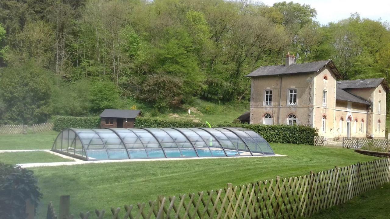 Chateau De La Lucaziere Mont-Saint-Jean  Exterior photo